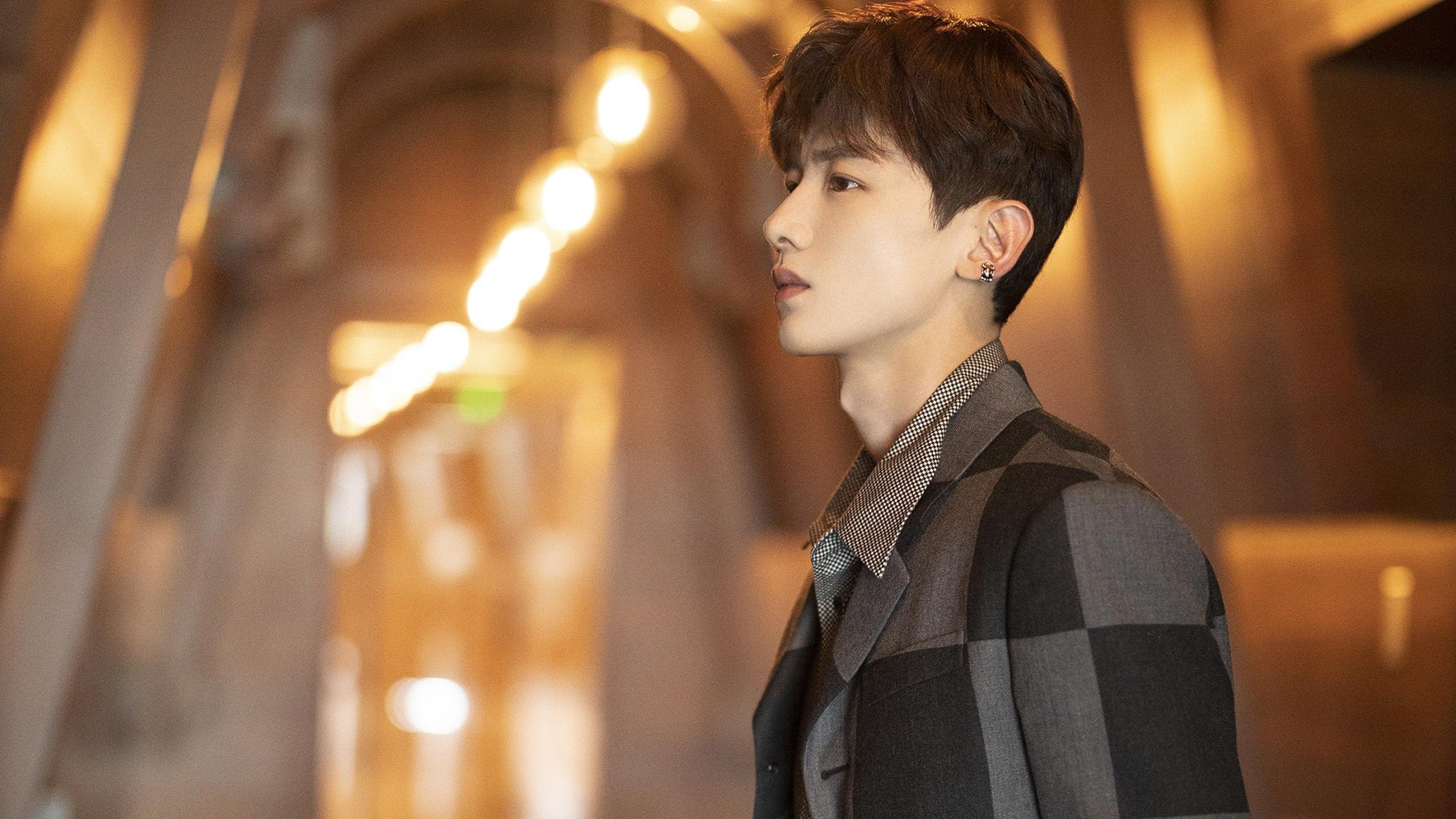 乐鱼官方登录入口-男泳新星闪耀国际舞台，男子泳装表演